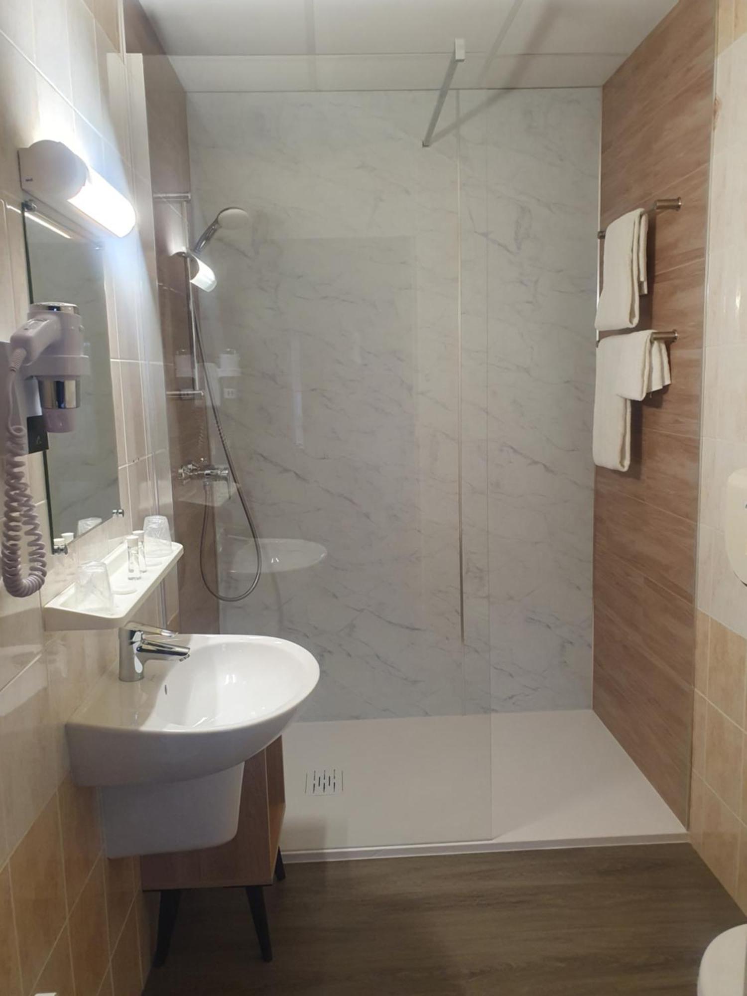 Hotel Salea Pornic Kültér fotó